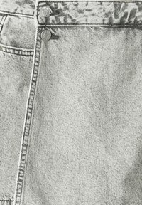 Unselected, grey