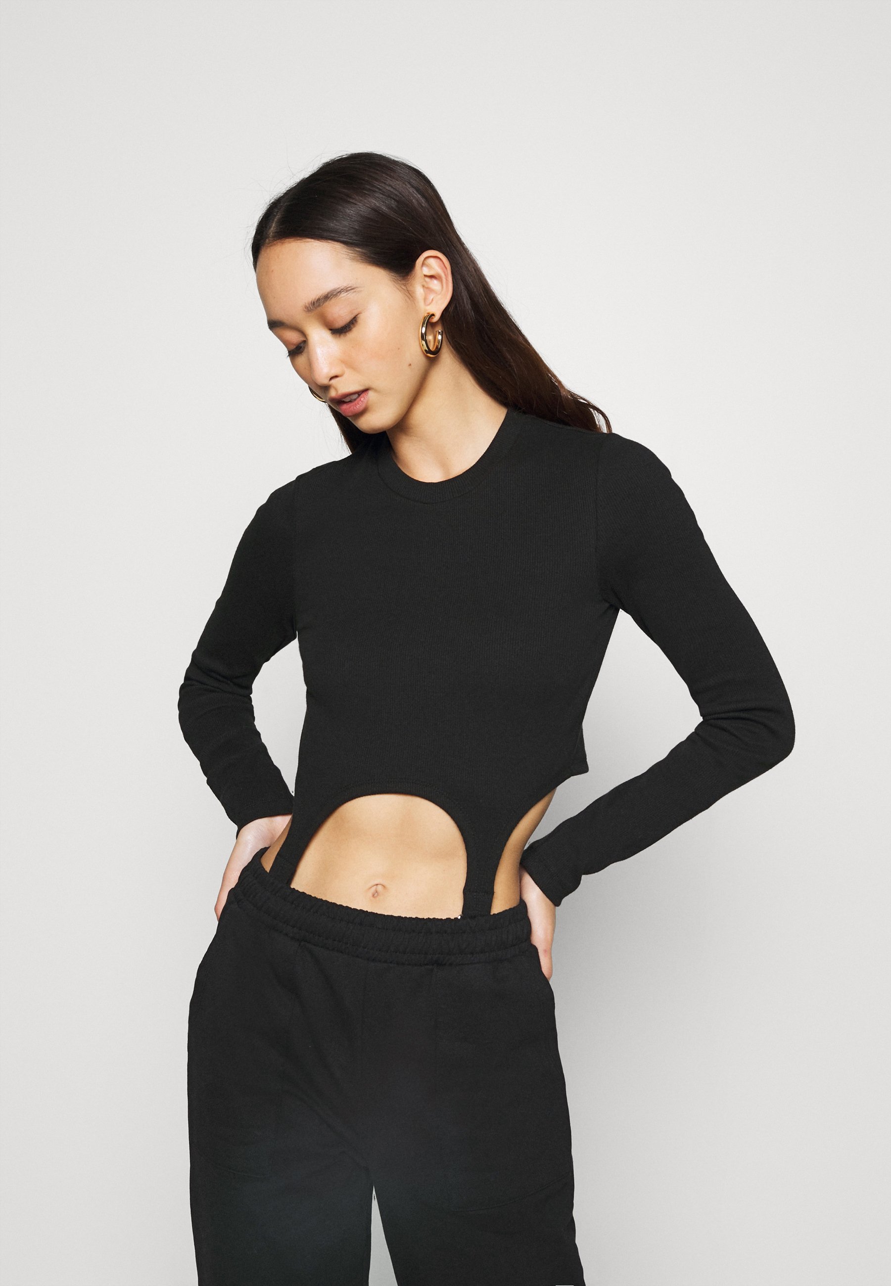 The Ragged Priest online | Den nya kollektionen på Zalando The Ragged Priest BLACK HOODIE WITH CHAINBELT Luvtröja