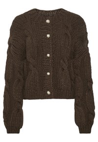 Cárdigan de punto marrón con un patrón de trenzas, cuello redondo y botones decorativos de perlas en el frente. Longitud corta y tejido texturizado.