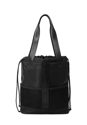 Czarna torba typu tote z szerokimi uchwytami, zamknięciem na górze na ściągacz i siateczkowym panelem wokół dolnej połowy torby.