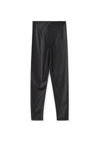Leggings de cuero sintético negro con una textura suave, diseño ajustado y sin herrajes o detalles visibles. Largo completo, con cinturilla simple.