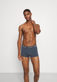 Calvin Klein Underwear LOW RISE TRUNK STRETCH 3 PACK - Cuecas boxer - blue