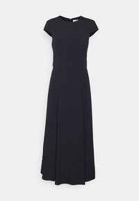 Robe noire en A avec courtes manches à capuchon, décolleté rond et taille cintrée. Tissu lisse avec jupe plissée se déclinant en silhouette évasée.