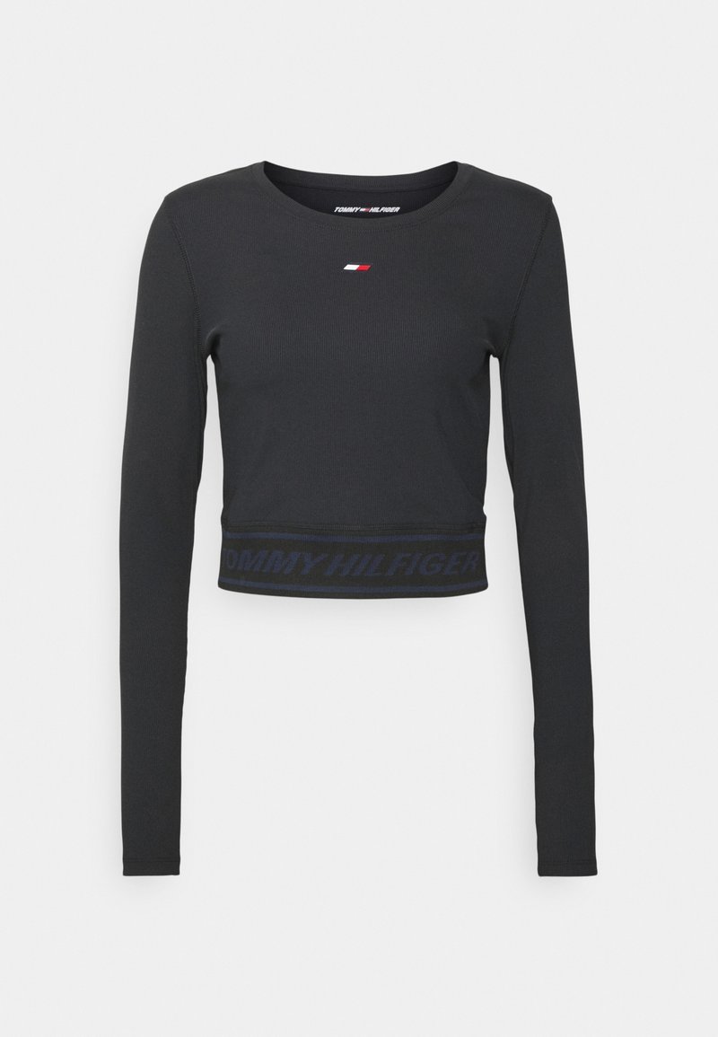 Czarny, długi rękaw, krótka koszulka wykonana z prążkowanej tkaniny, z małym logo na piersi i kontrastową taśmą z napisem "TOMMY HILFIGER" na dole.