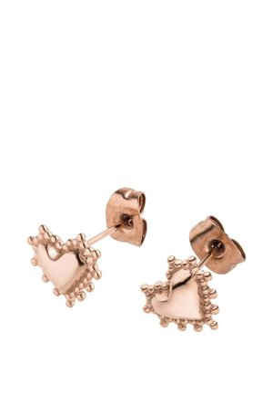 Roségoldene Ohrstecker in Herzform mit einer Perlenkante und Schmetterlingsverschlüssen auf weißem Hintergrund.