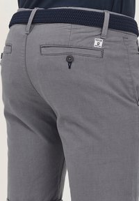INDICODE JEANS IDFIGNO - Kratke hlače - light grey