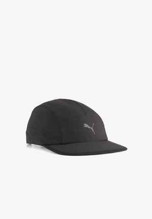 Schwarze Puma Laufkappe mit gebogenem Schirm und Logo vorne, aus leichtem, atmungsaktivem Stoff.