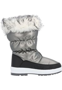 Botas de invierno aisladas en gris con ribete de piel sintética, diseño acolchado, suela de goma negra y entresuela blanca, con acentos cosidos y tejido texturizado.
