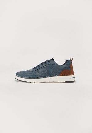 Navy blue sneaker with textured fabric, brown leather accents, round toe, white midsole, and contrasting stitching. Suitable for casual wear.