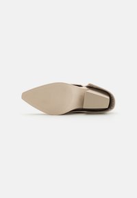 Madden Girl ABILENE - Botine clasice - bone paris