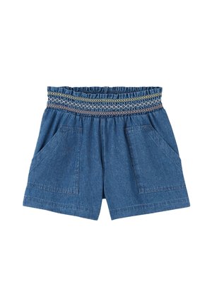 Shorts en denim avec une taille smockée, dotés de deux poches avant. Le tissu est bleu moyen avec une texture subtile.