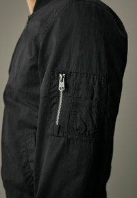 Next WITH MA POCKET REGULAR FIT - Bomber stiliaus striukė - black