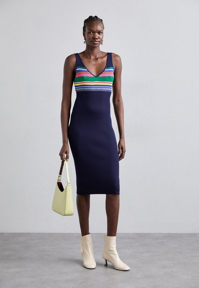 STAUD DANA DRESS - Džemperkleita - navy/multicolor