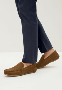 Next LEATHER DRIVER SHOES - Mokkasiner - tan brown