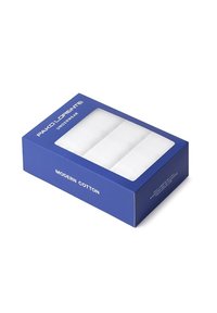 Niebieskie prostokątne pudełko zawierające białą bawełnianą bieliznę, z etykietą "MODERN COTTON" oraz "PAKO LORENTE UNDERWEAR", z przezroczystym oknem.
