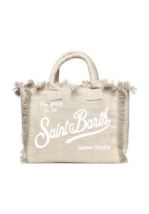 Bolsa de tela beige con bordes desflecados y texto blanco "The place to be Saint Barth Summer Paradise" en la parte delantera.