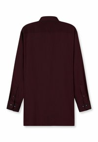 Langarmhemd in dunklem Burgunderrot, mit einem klassischen Kragen, knöpfbaren Manschetten und einem glatten, strukturierten Stoff mit einem subtilen Muster.