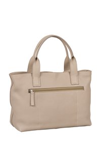 Beige leren totebag met twee handvaten, voorzien van een voorzak met rits en een structuur oppervlak. Stevige constructie met een minimalistisch ontwerp.