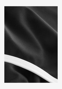 Non sélectionné, black white contrast