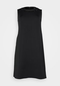 Μαύρο φόρεμα χωρίς μανίκια από λείο ύφασμα, �με στρογγυλή λαιμόκοψη διακοσμημένη με μαύρες λεπτομέρειες. Ευθεία σιλουέτα με φερμουάρ στην πλάτη.