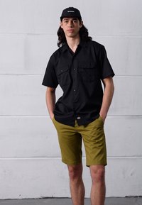 Dickies SLIM FIT - Calções - green moss
