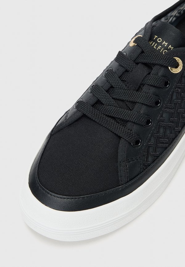 VULC EMBROIDERED SNEAKER - Trainers4