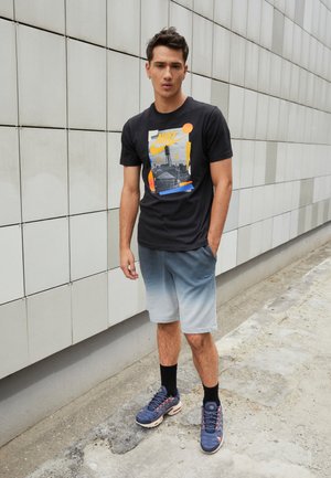 TEE RHYTHM - T-shirts med print - black