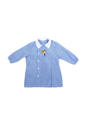 Grembiule da bambino a maniche lunghe a quadretti blu e bianchi con colletto bianco, bottoni frontali e un piccolo cartone animato di un ragazzo che tiene una palla da basket.