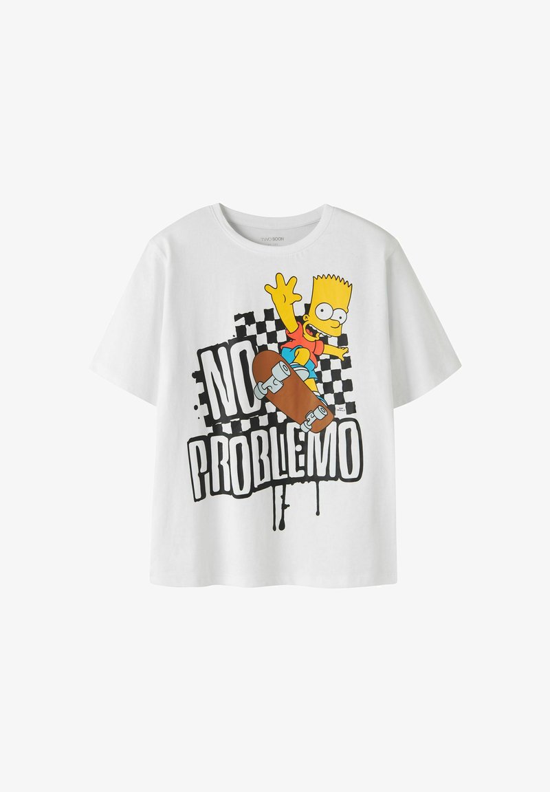 T-shirt blanc avec un personnage de dessin animé en skateboard sur un fond à damier noir et blanc et texte en gras disant "No Problemo".