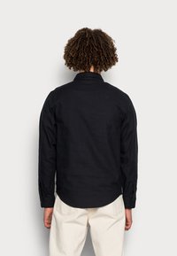 Nike SB BUTTON UP - Casaco de verão - black
