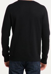 Mo Maglione - black