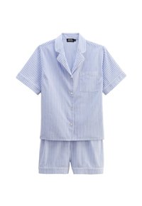 Pyjama bleu et blanc à rayures comprenant une chemise à boutons à manches courtes avec une poche et un short assorti avec des détails en passepoil.