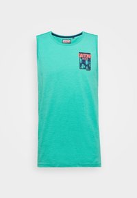 Camiseta sin mangas de color turquesa en tela ligera. Presenta un parche gráfico con "DAYTONA BEACH" y un diseño de palmera en el pecho.