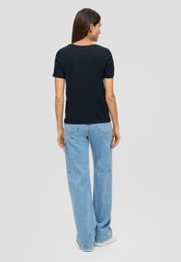 s.Oliver MIT UMSCHLAG AM ÄRMEL - T-Shirt basic - navy