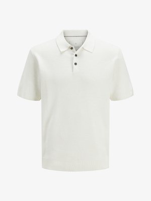 Balta struktūrēta adīta īsroku polo krekls ar apkakli un trim tumšām pogām uz ploskta.