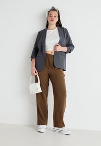 ONLY Carmakoma CARELLY 3/4 LIFE - Bleizeris - magnet