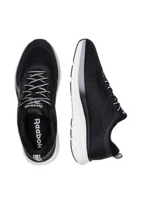 Încălțăminte sport neagră cu superior din plasă, accente albe și talpă cu amortizare. Prezintă șnururi rotunde și logo-ul Reebok pe limbă și pe lateral.