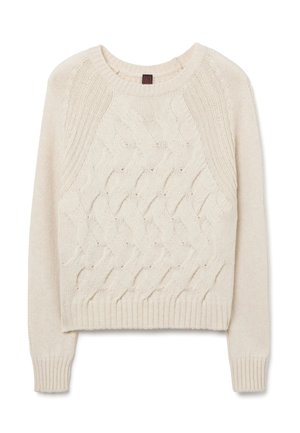 Suéter recortado color crema con un patrón de punto trenzado, que presenta un cuello redondo y un dobladillo y puños acanalados. Textura de punto suave.