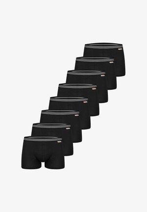 Otte sorte herreboxershorts med hvidstribede taljebånd, arrangeret i en forskudt formation på en hvid baggrund.