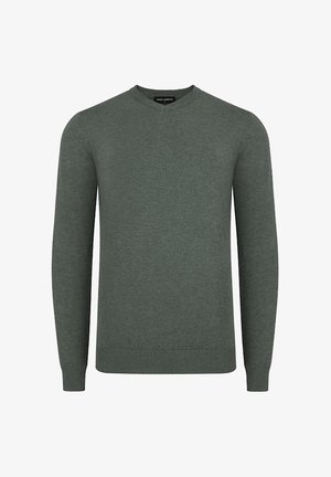 Sweter z długim rękawem w serek w ciemnozielonym kolorze. Wykonany z miękkiej dzianiny z prążkowanymi mankietami i dołem. Charakteryzuje się gładką, jednolitą teksturą.