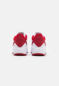 Jordan JORDAN MAX AURA 5 UNISEX - Basketbalové boty - white/gym red/black