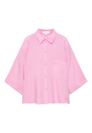 Locker sitzendes pinkfarbenes Hemd mit Knopfleiste, weiten 3/4-Ärmeln, spitzem Kragen und einer Brusttasche auf der linken Seite.