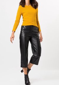 zero Sweter