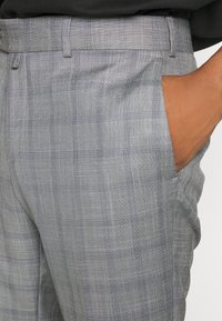 Kigili OSCAR - Κοστούμι - grey