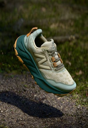 FRESH FOAM X HIERRO V9 - Chaussures de running - calcium
