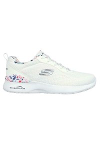 Zapatilla deportiva de malla blanca con acentos de patrón floral en el cuello y el talón, con un diseño ligero y suela texturizada y flexible.
