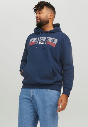 Felpa con cappuccio blu navy, dotata di tasca frontale e strisce logo a contrasto in rosso e bianco. Tessuto morbido con polsini e orlo a costine.