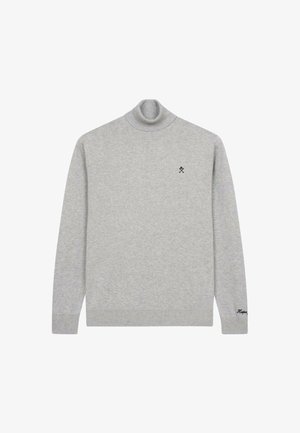 Jasnoszary sweter z golfem, wykonany z miękkiego materiału, z długimi rękawami i małym czarnym logo na klatce piersiowej. Żebrowane mankiety i dół.