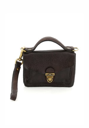 Borsa a mano in pelle marrone scuro con manico superiore, hardware dorato e chiusura con pattina frontale. Superficie texturizzata con dettagli di cucitura visibili.