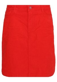 Mini-jupe en velours côtelé rouge avec une coupe slim, dotée d'une fermeture à boutons, de poches avant et d'une surface texturée.